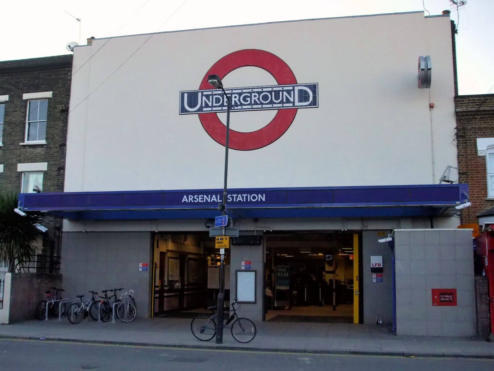arsenal station in islington (1) Arsenal station in Islington